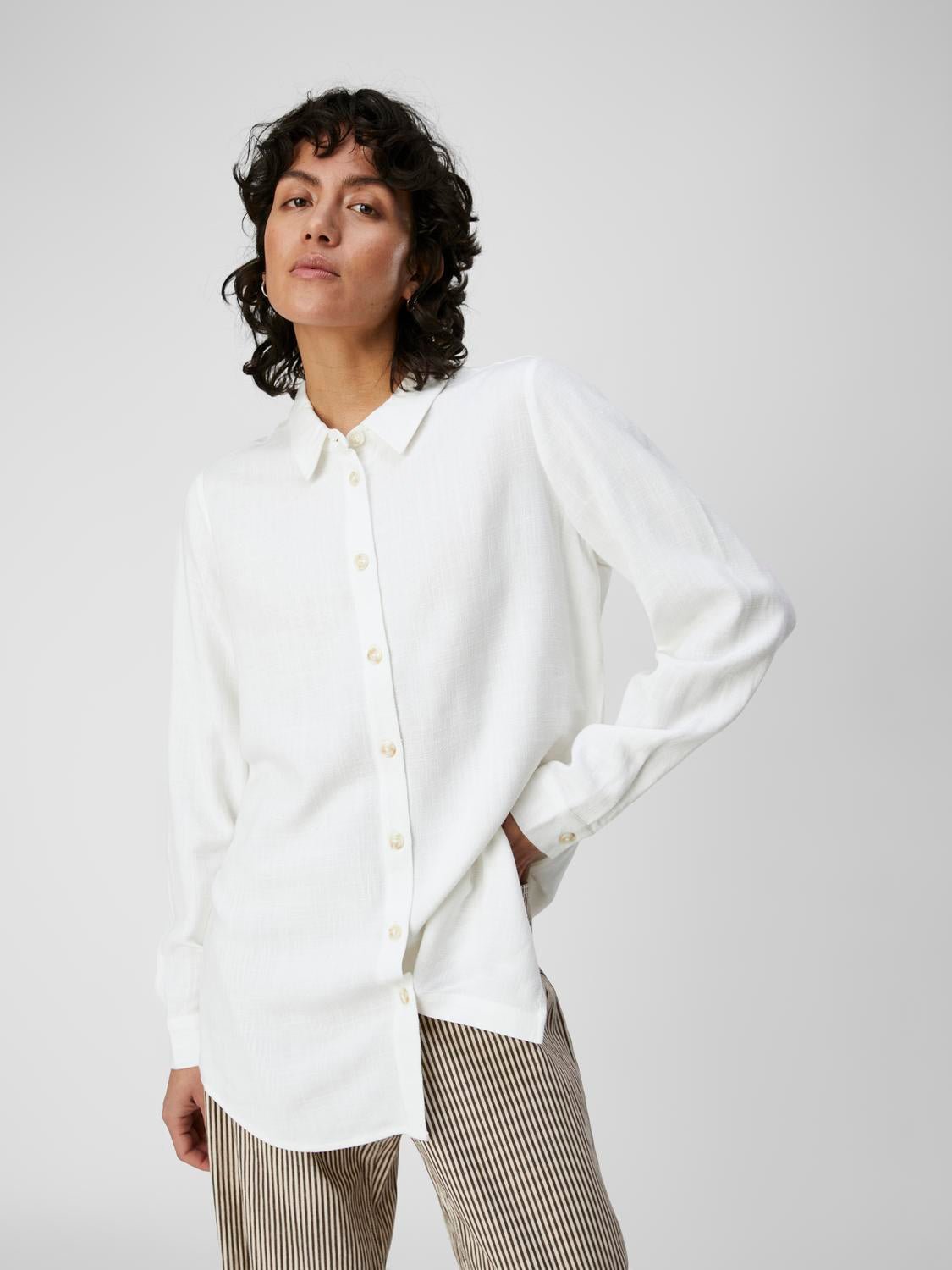 OBJSANNE Shirts - Cloud Dancer - VERO MODA & VILA Bergvik