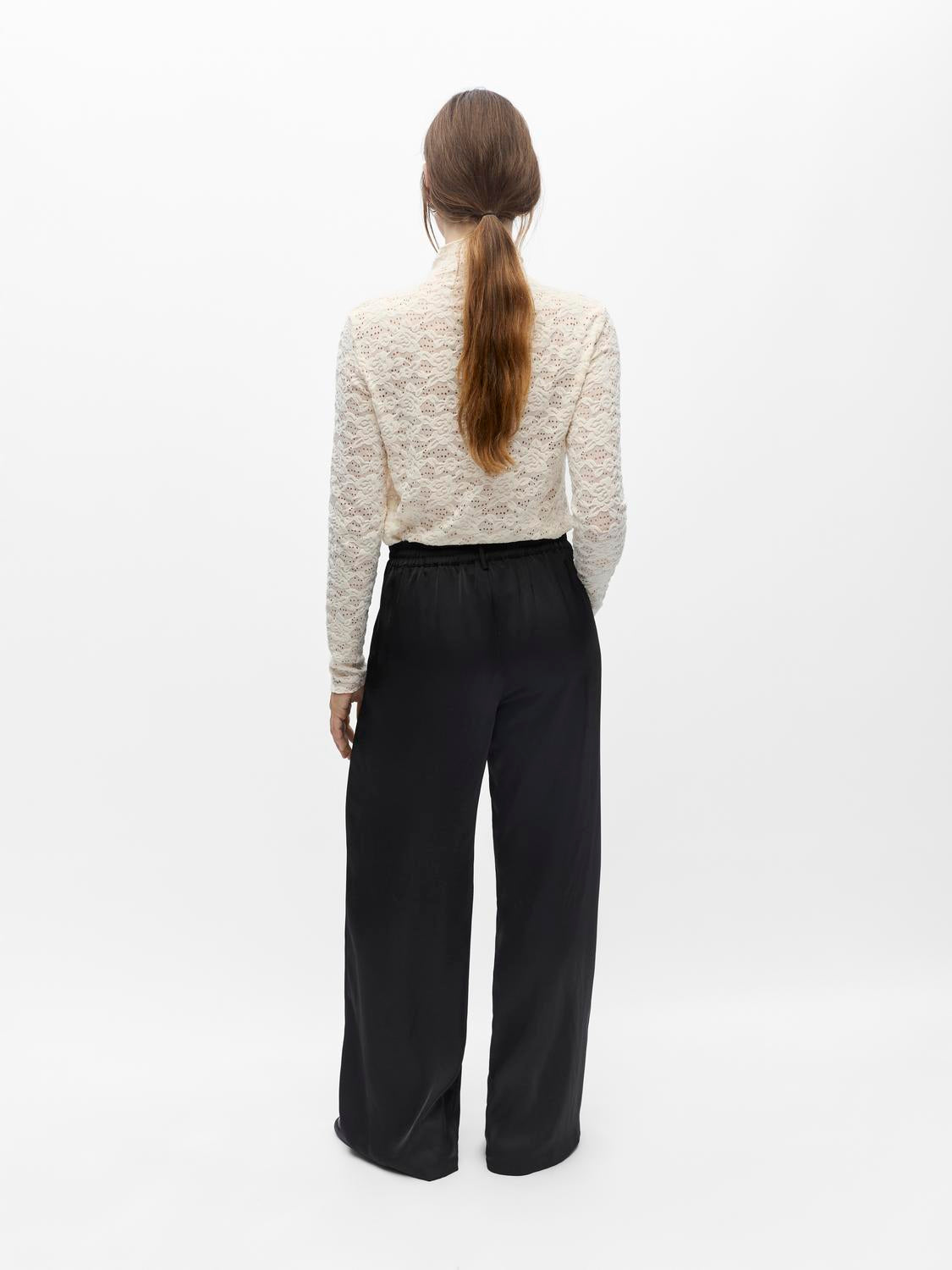 model_shot-back