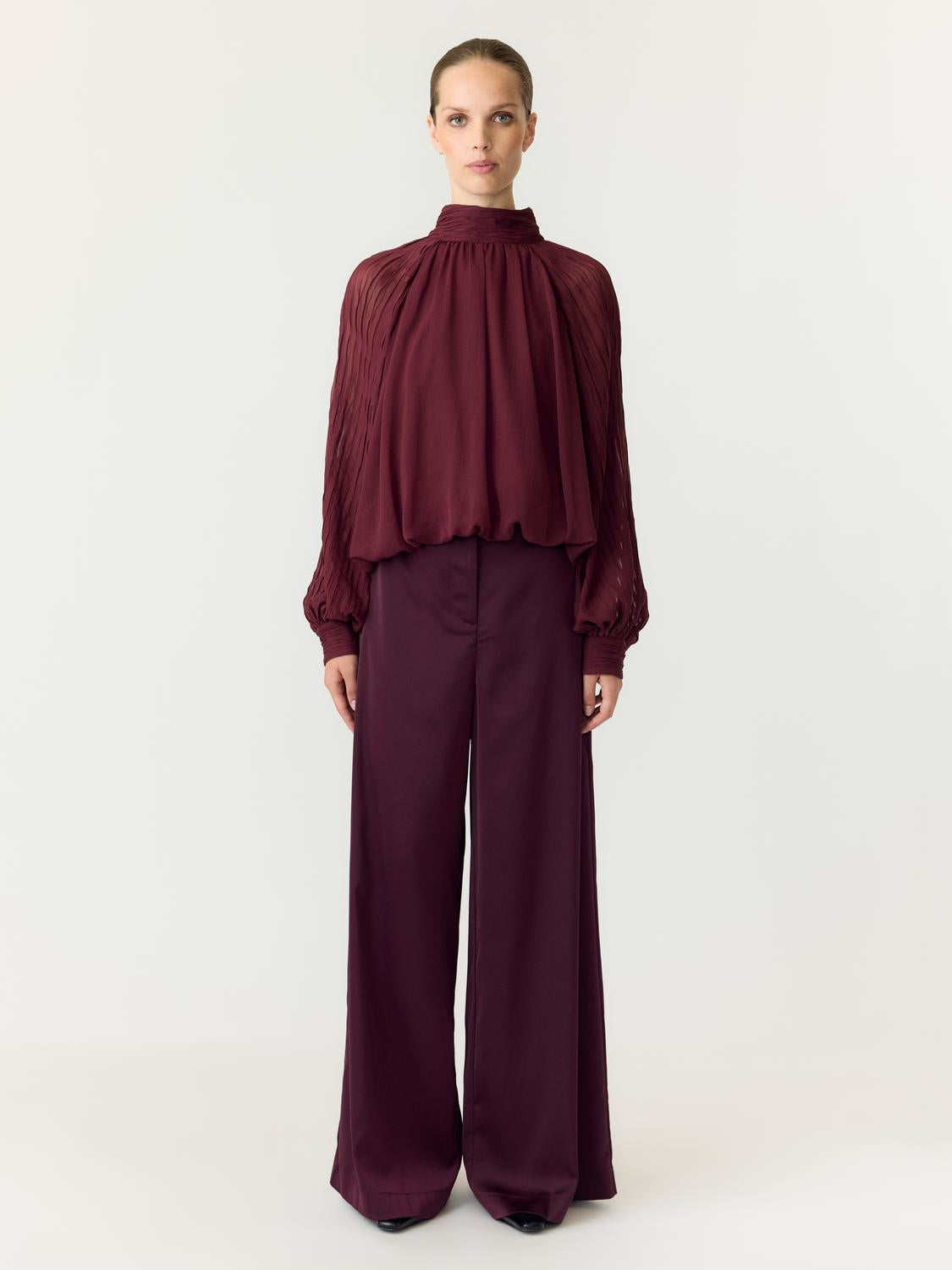 model_shot-front_full