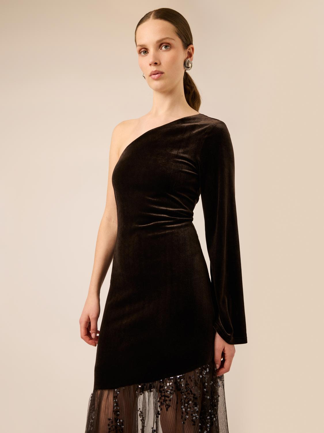 model_shot-back
