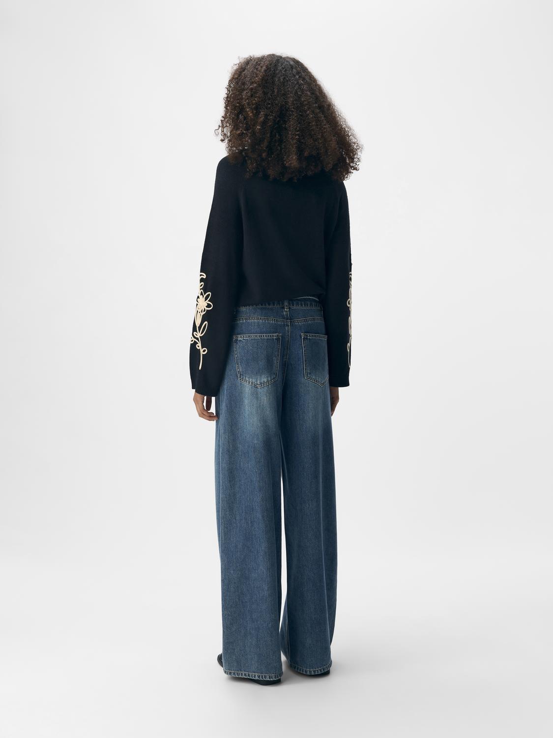 model_shot-back
