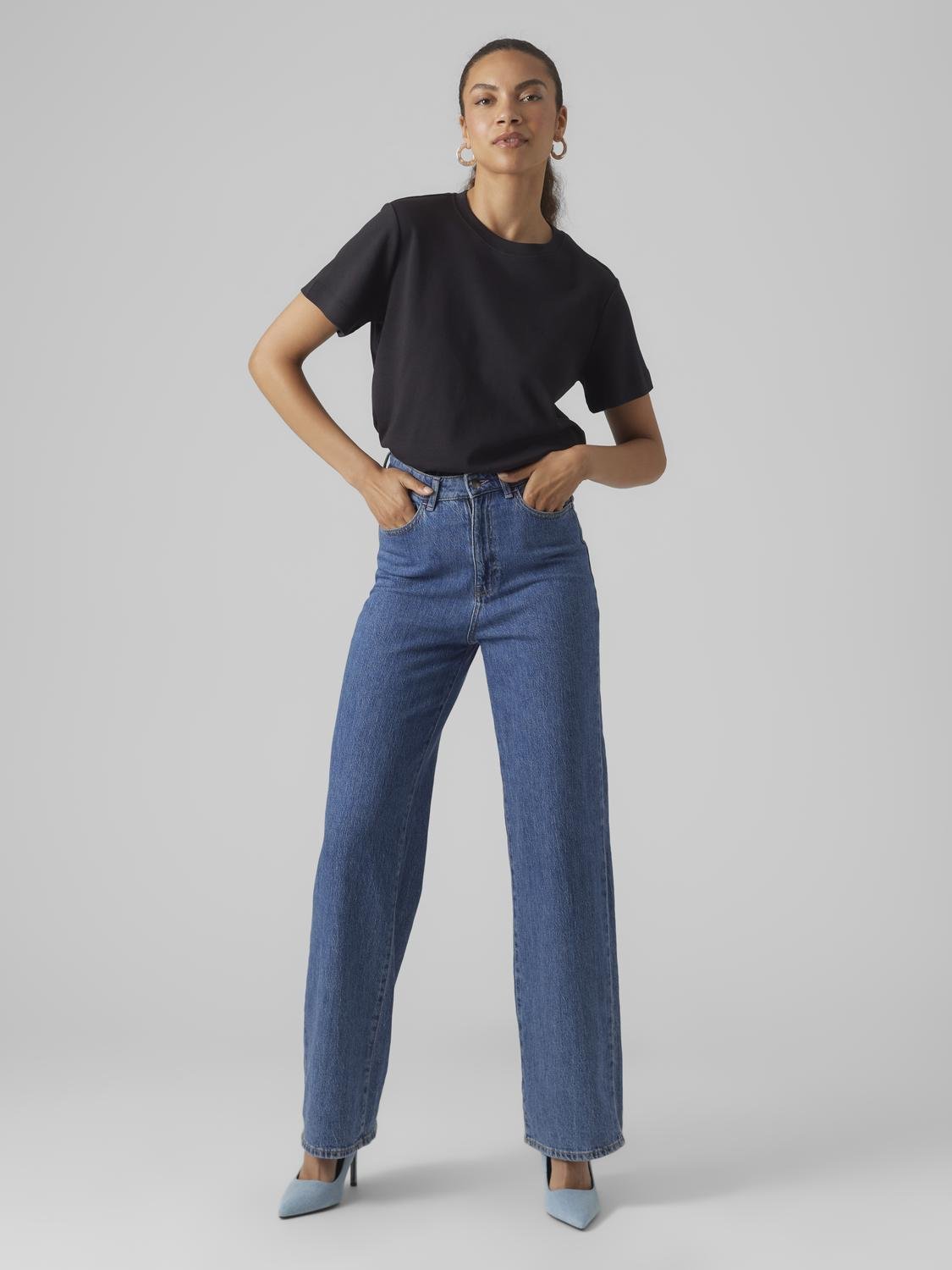 AWNAIMA T-shirt - Black - VERO MODA & VILA Bergvik