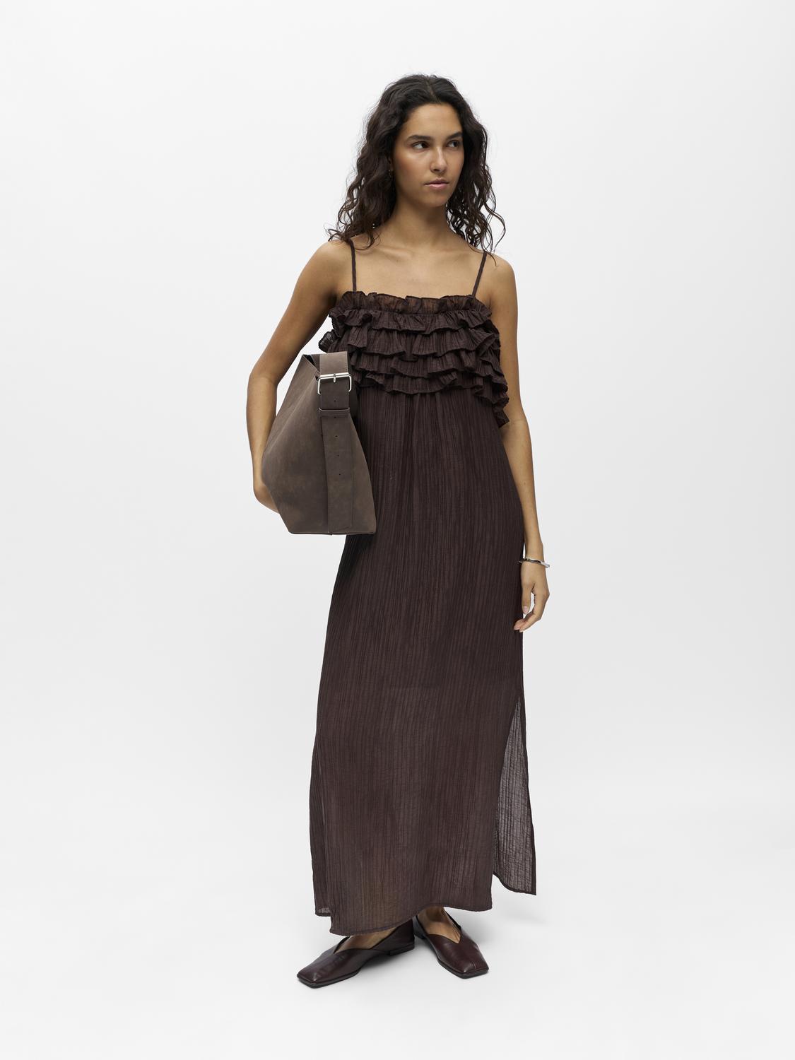 model_shot-front_full