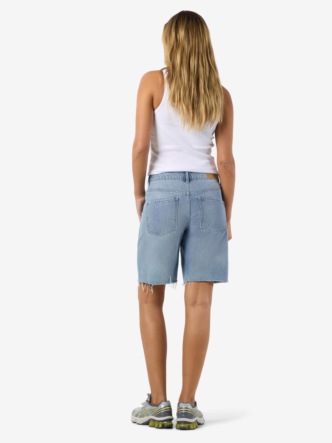 NMHOLLA 5 Pockets Shorts - Light Blue Denim - VERO MODA & VILA Bergvik