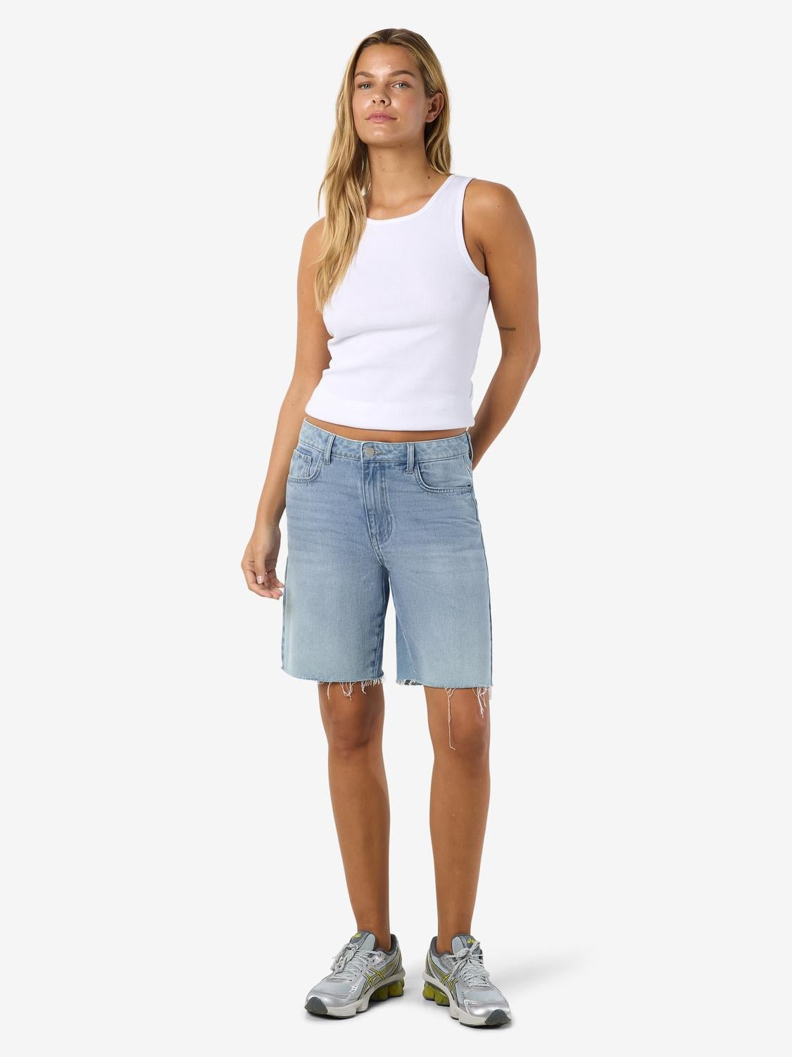 NMHOLLA 5 Pockets Shorts - Light Blue Denim - VERO MODA & VILA Bergvik