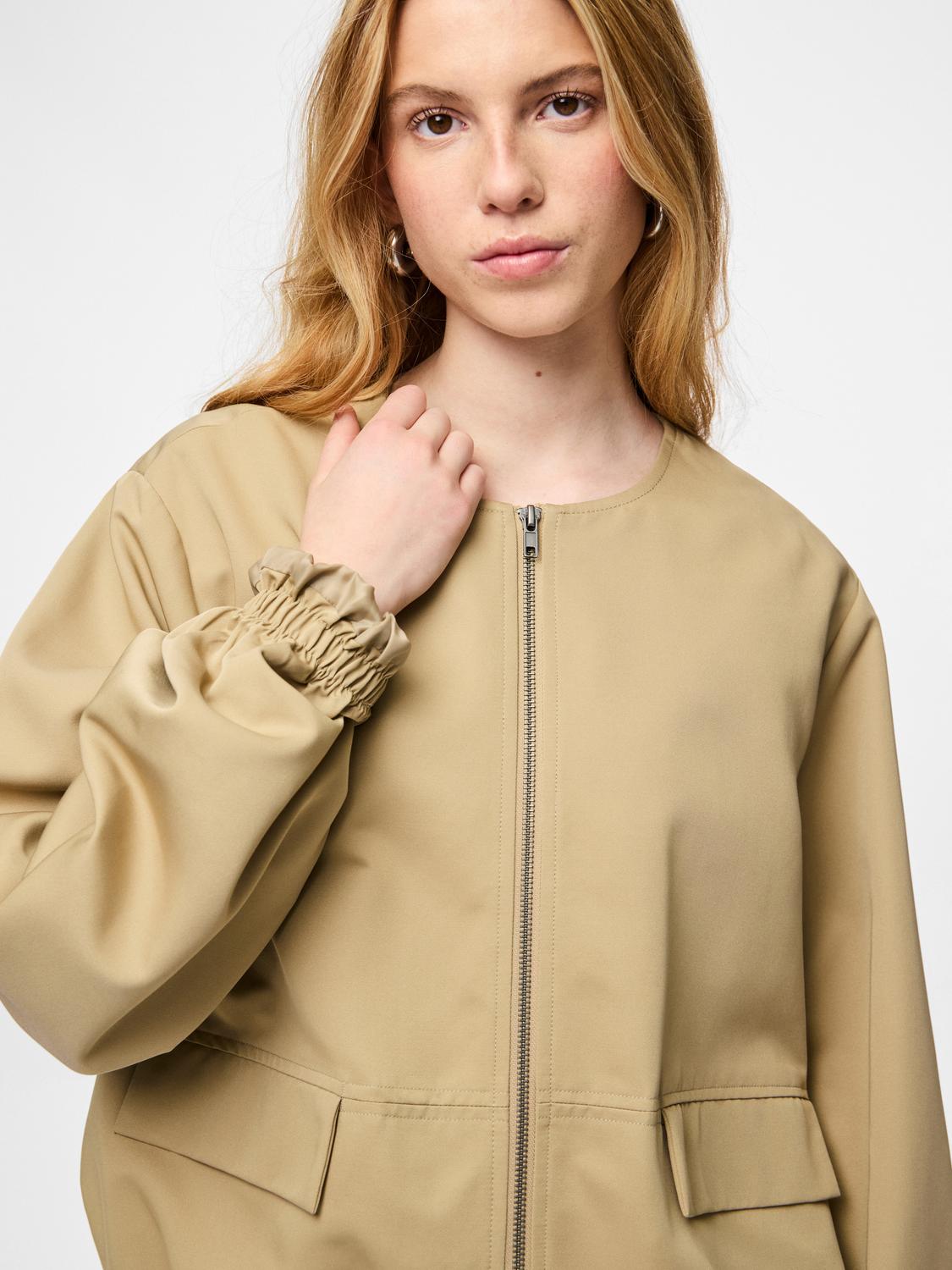 PCBERIT Otw Bomber - Travertine - VERO MODA & VILA Bergvik