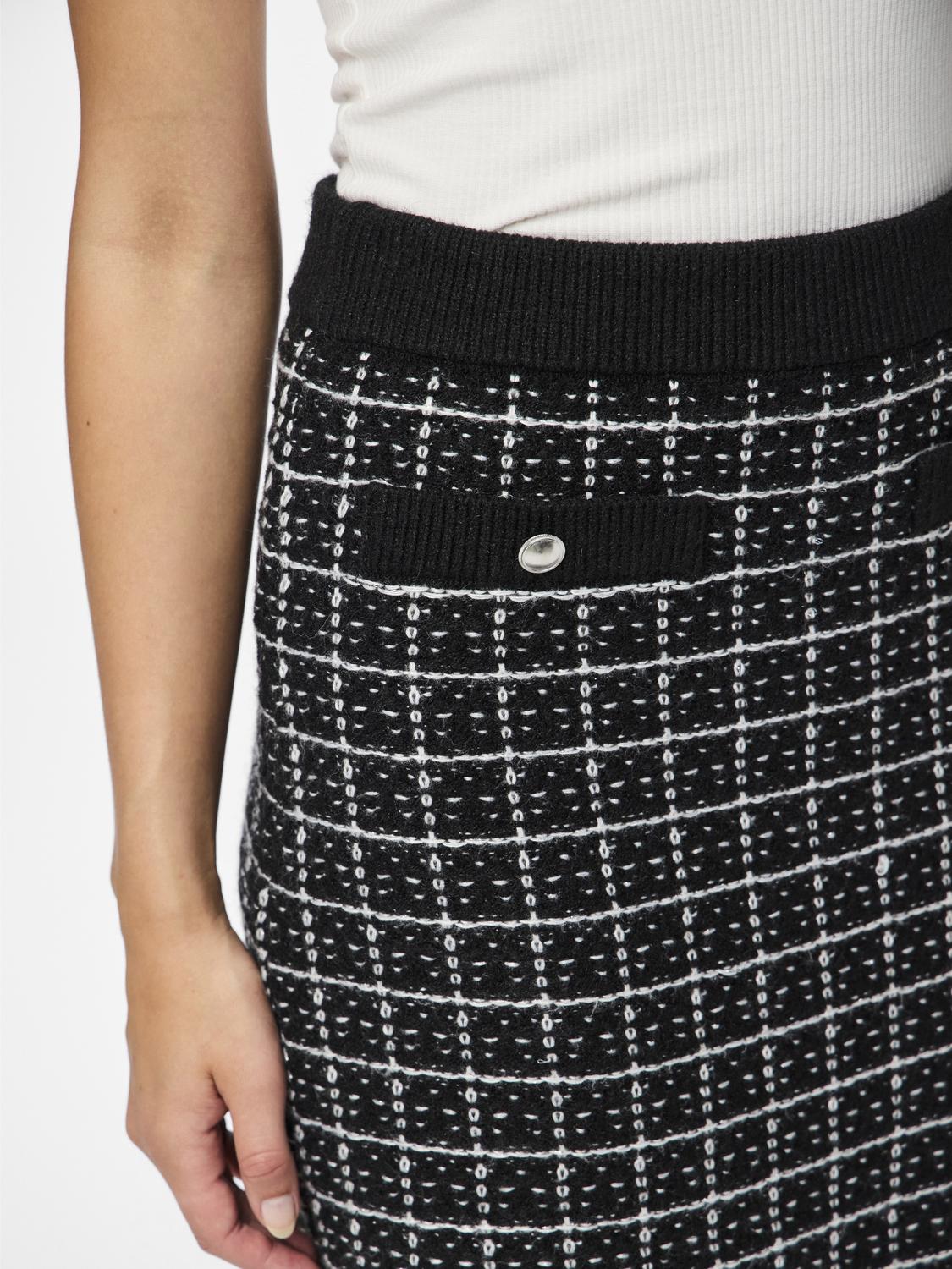 PCNILJA Short Skirt - Black - VERO MODA & VILA Bergvik