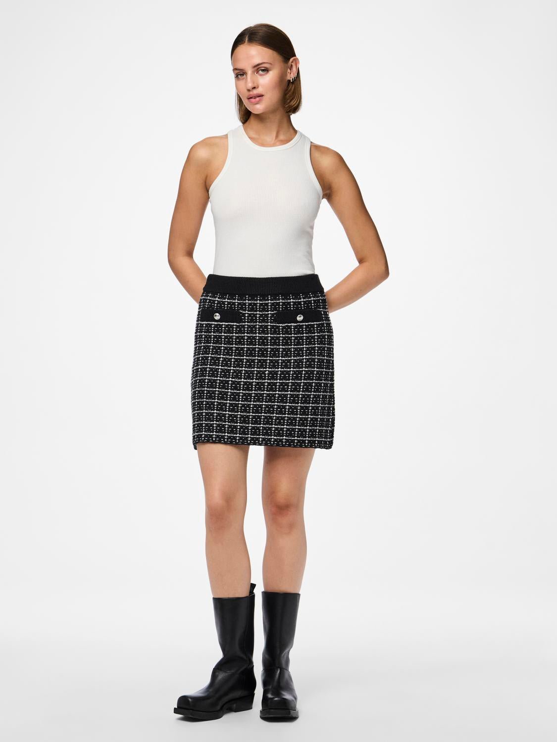PCNILJA Short Skirt - Black - VERO MODA & VILA Bergvik