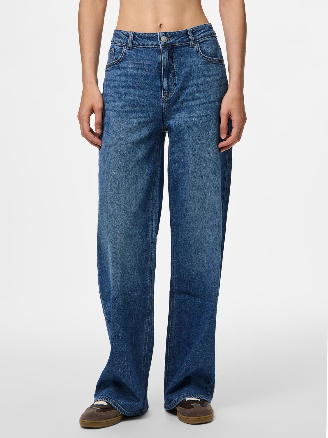 PCSILKE Jeans - Medium Blue Denim - VERO MODA & VILA Bergvik