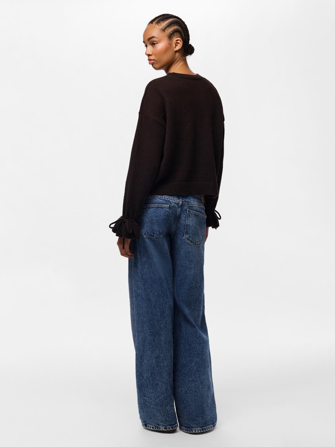 model_shot-back