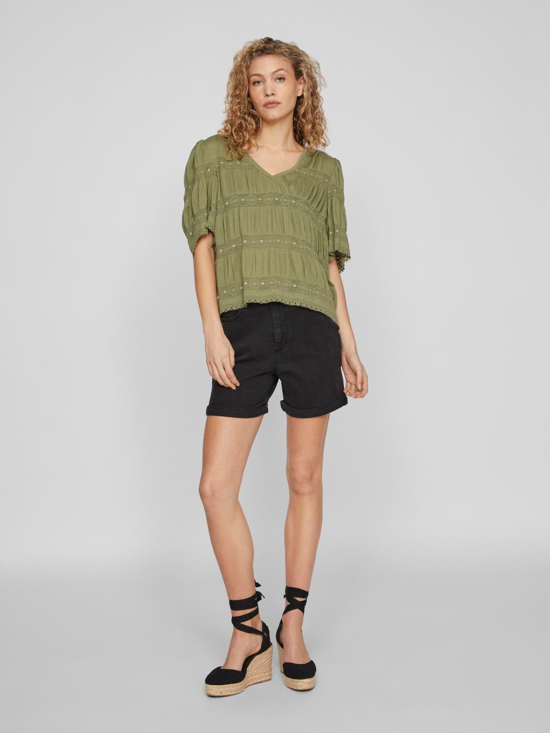 VILEA T-Shirts & Tops - Oil Green - VERO MODA & VILA Bergvik