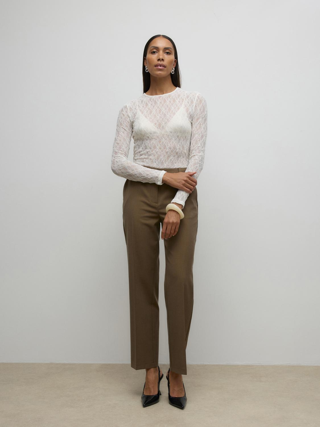 model_shot-front