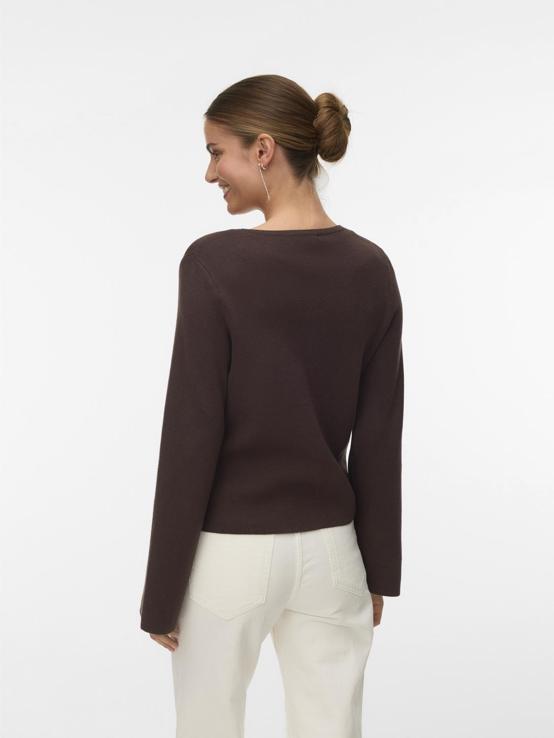 model_shot-back
