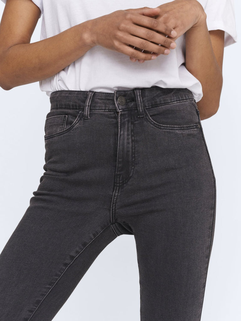 NMSALLIE Jeans - Dark Grey Denim - VERO MODA & VILA Bergvik