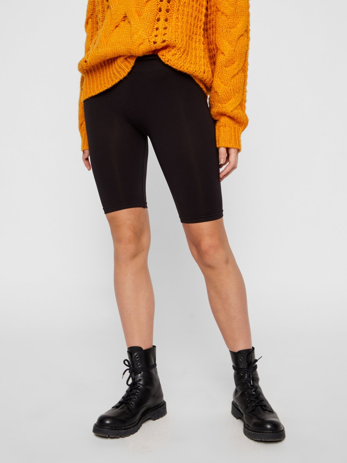 PCLONDON Shorts - black - VERO MODA & VILA Bergvik